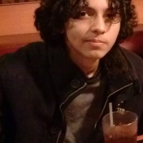 Meet your Posher, Juan - Picture 1 of 1